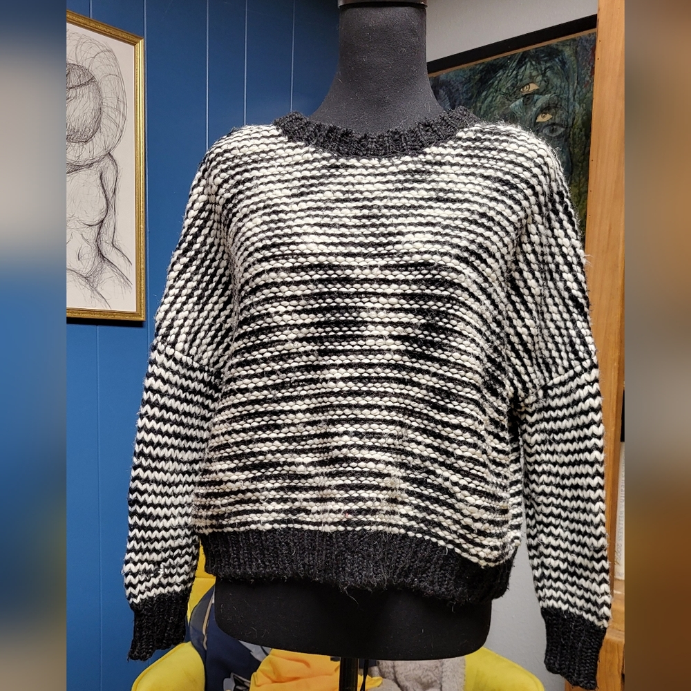 SI-IAE Sweater Size M